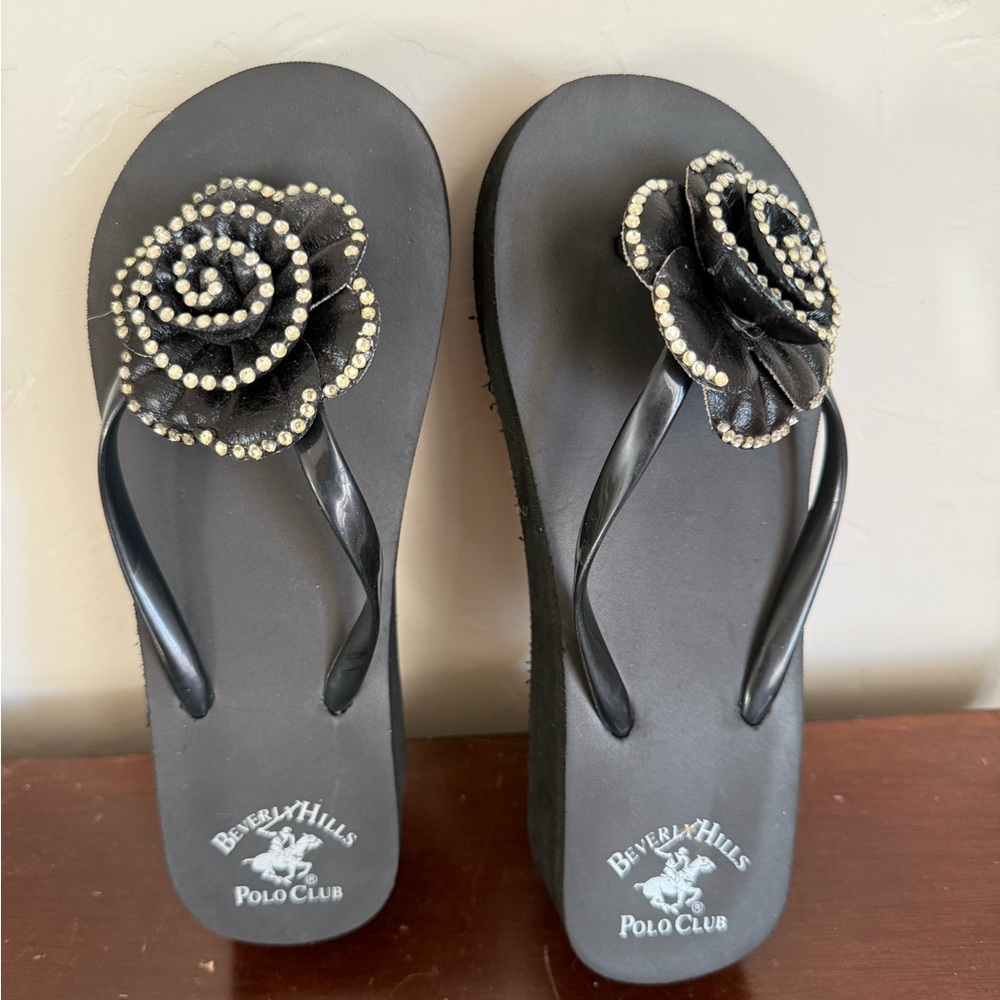 Beverly Hills Polo Club Black Women's Sandals flower style worn only twice 7.5